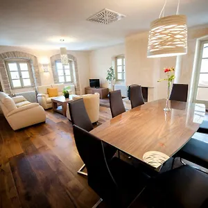 https://villa-tona.in-istria.net